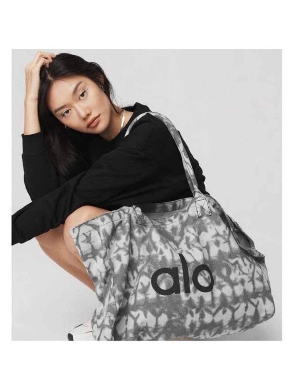 ALO Yoga Gray Tie-Dye Tote Bag with Logo